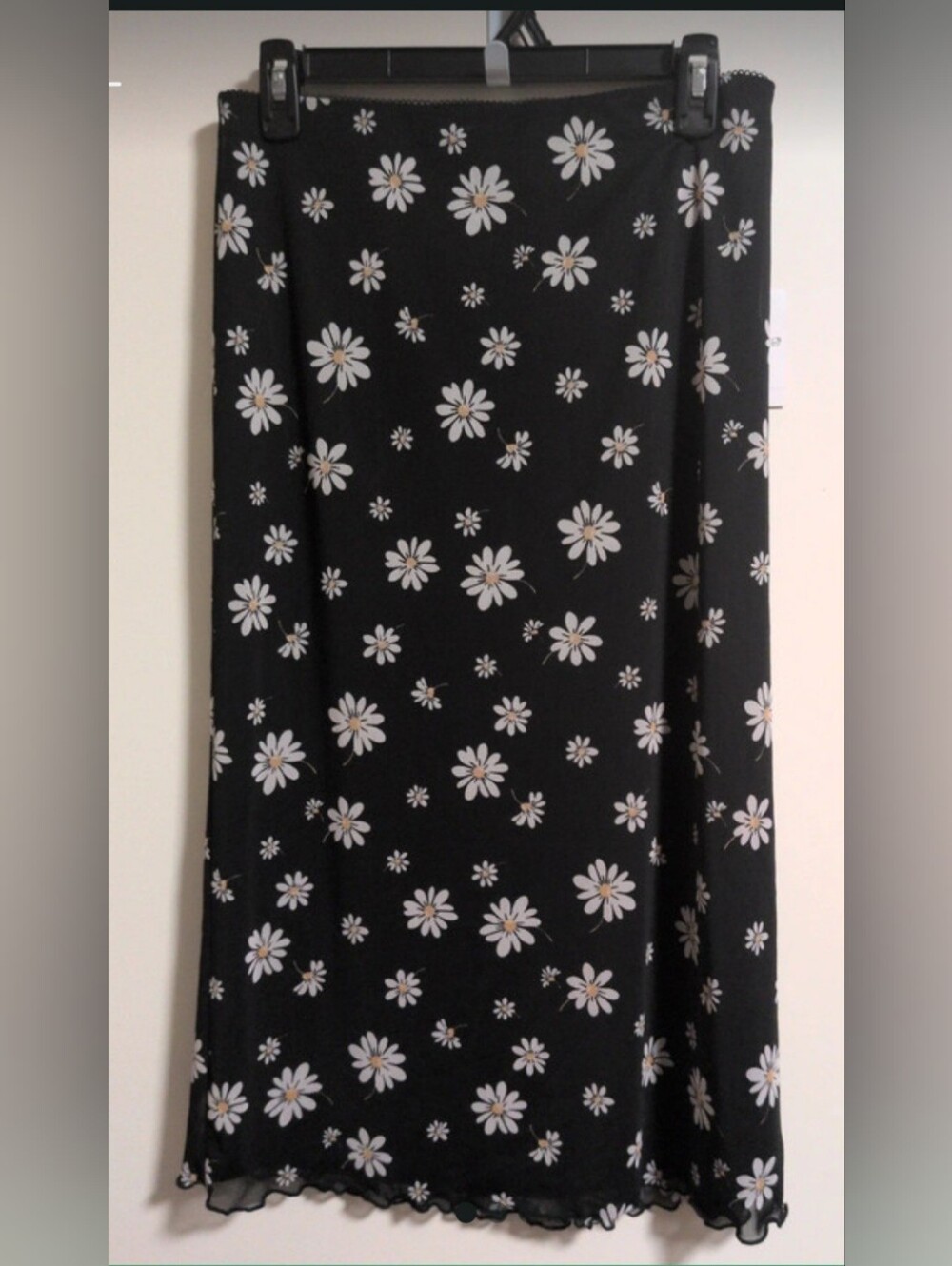 NWT Daisy Print Skirt